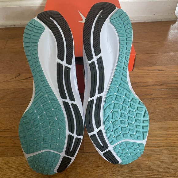 WMNS Nike Air Pegasus 38 - Picture 2 of 4